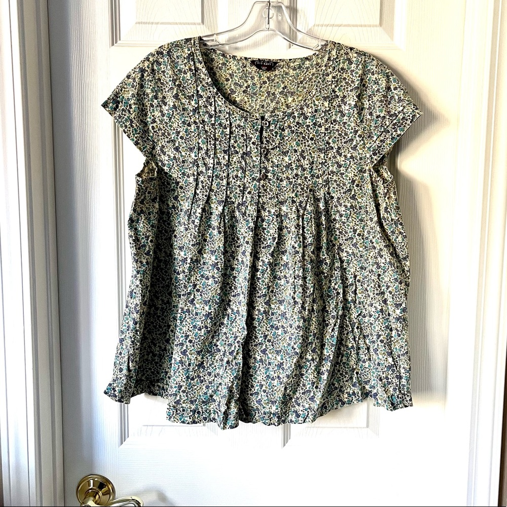 Cute And Cool Old Navy Floral Top